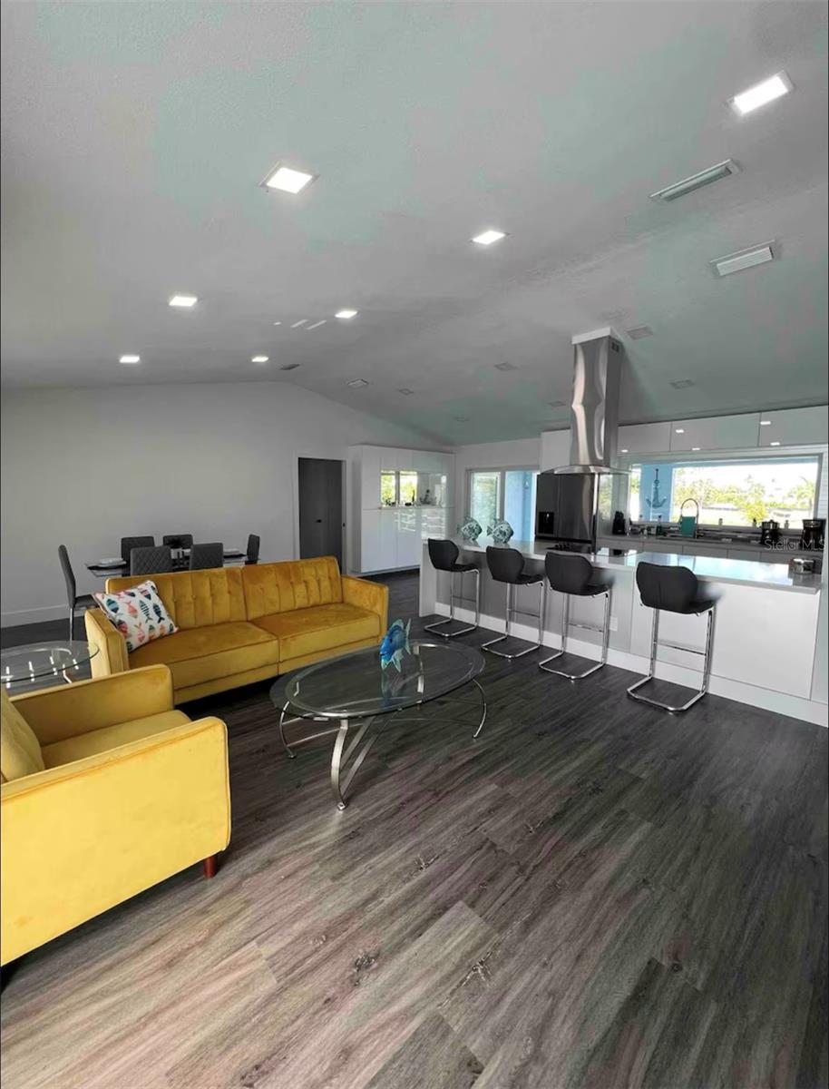 Image 4 of 23 For 3004 Banyan Way