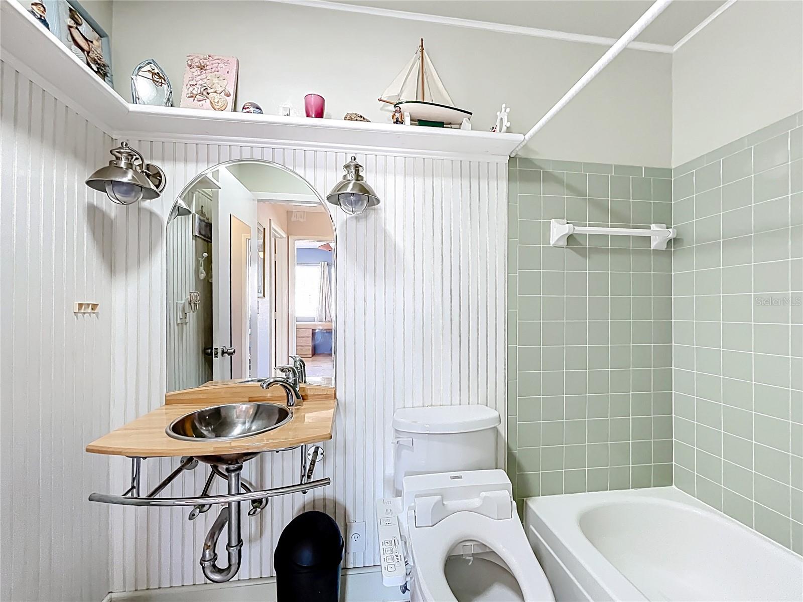 Image 18 of 26 For 4065 Fontainebleau Street