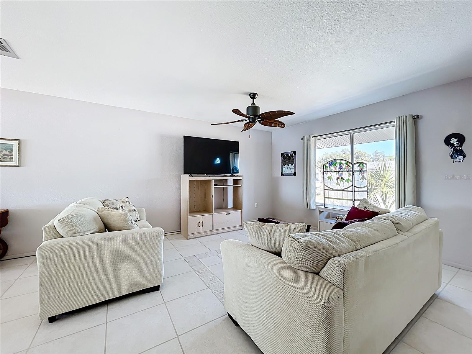 Image 4 of 26 For 4065 Fontainebleau Street