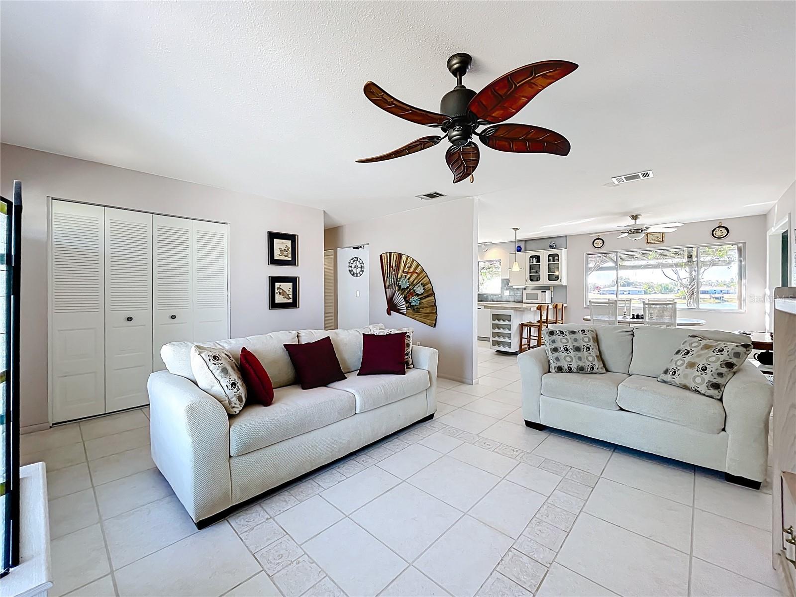 Image 5 of 26 For 4065 Fontainebleau Street