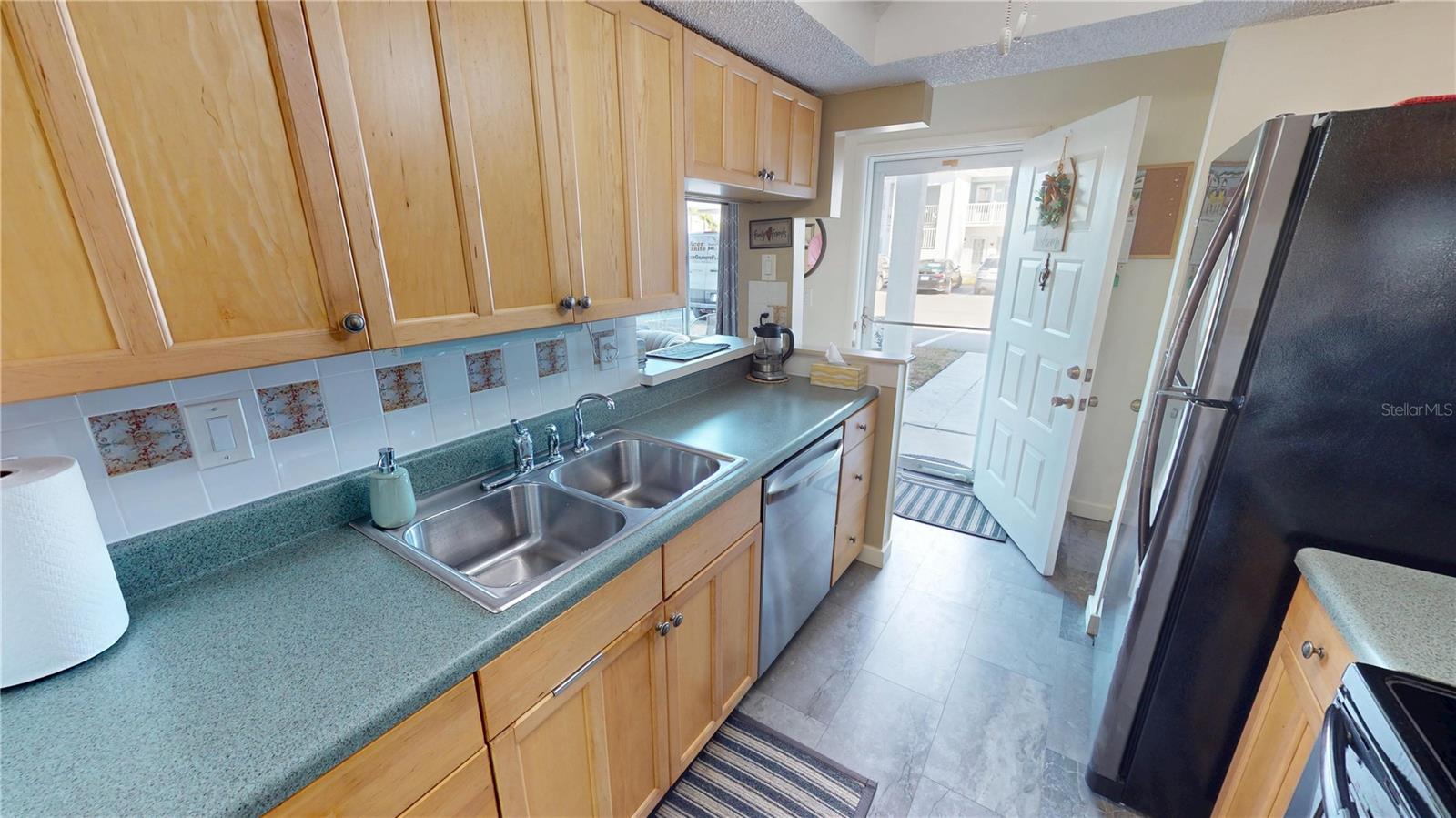 Image 10 of 30 For 22375 Edgewater Drive 137