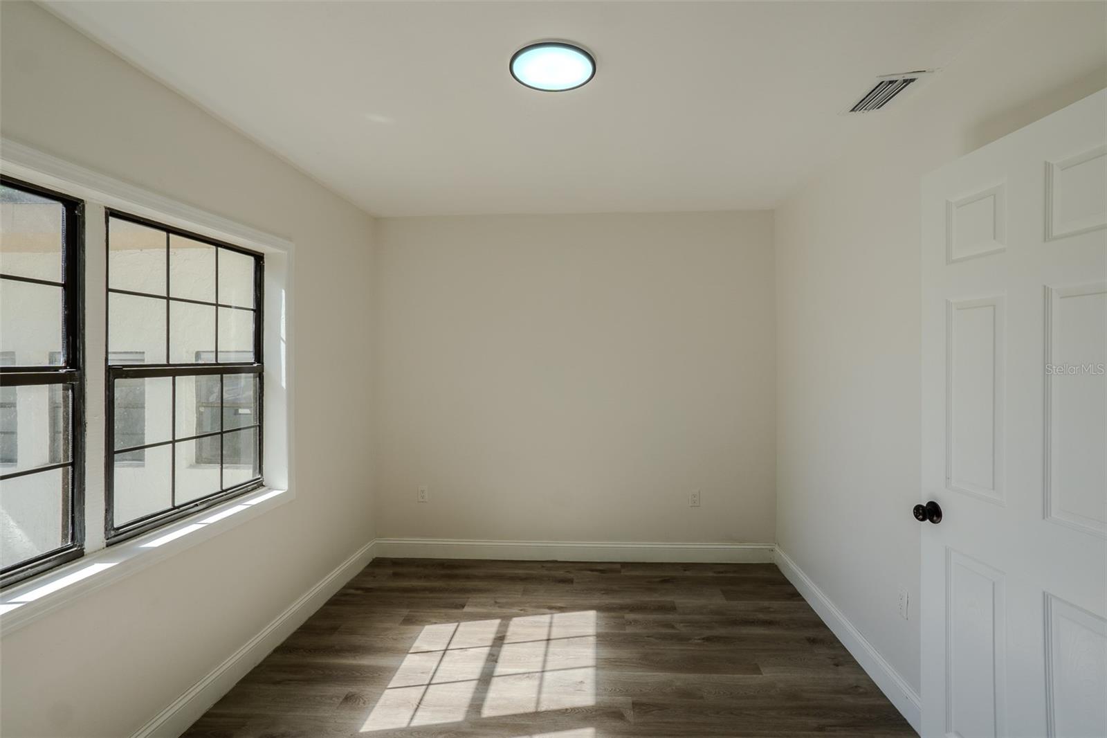 Image 13 of 58 For 599 Carolina Avenue