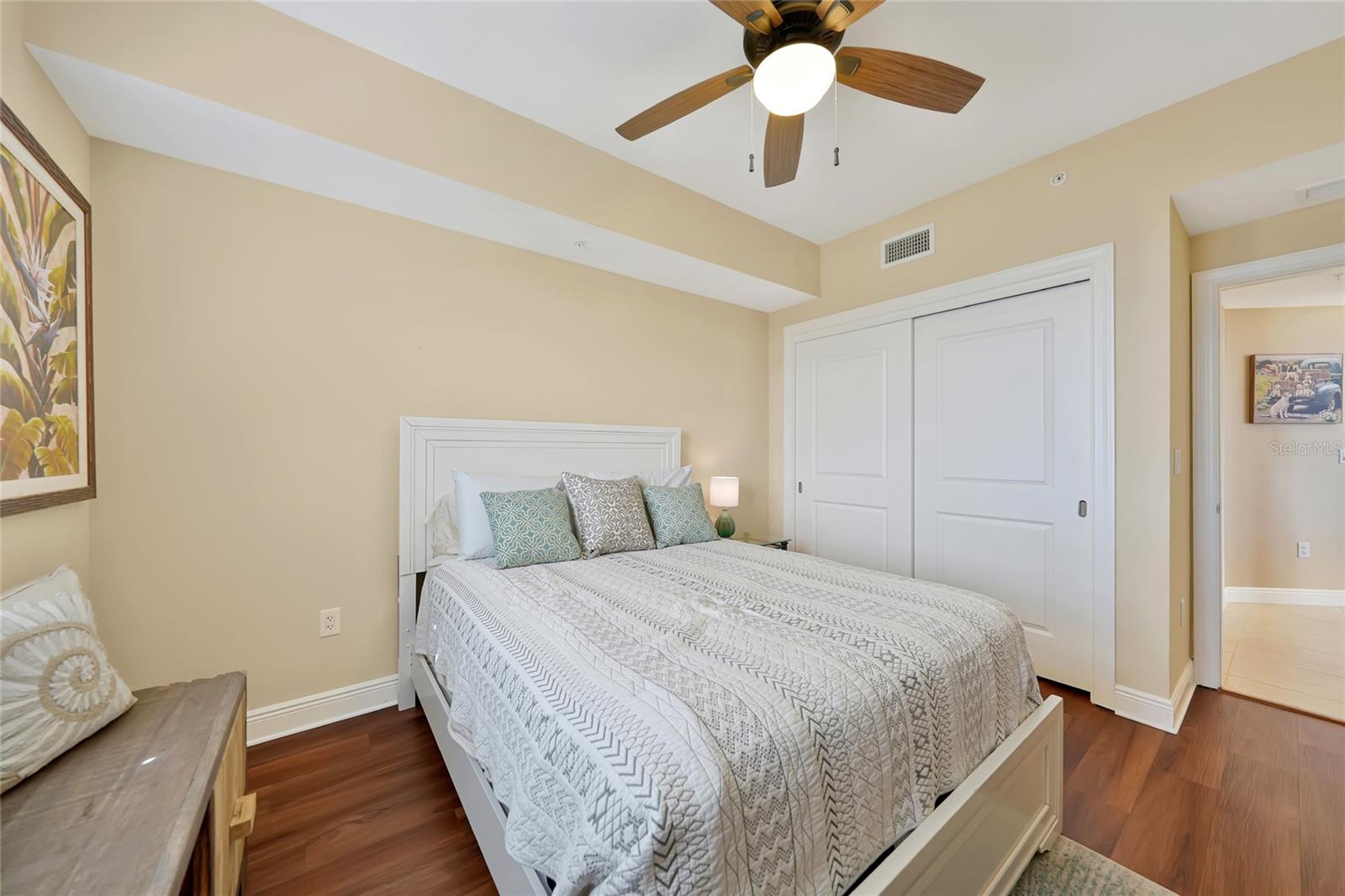 Image 14 of 42 For 5781 Cape Harbour Drive 809