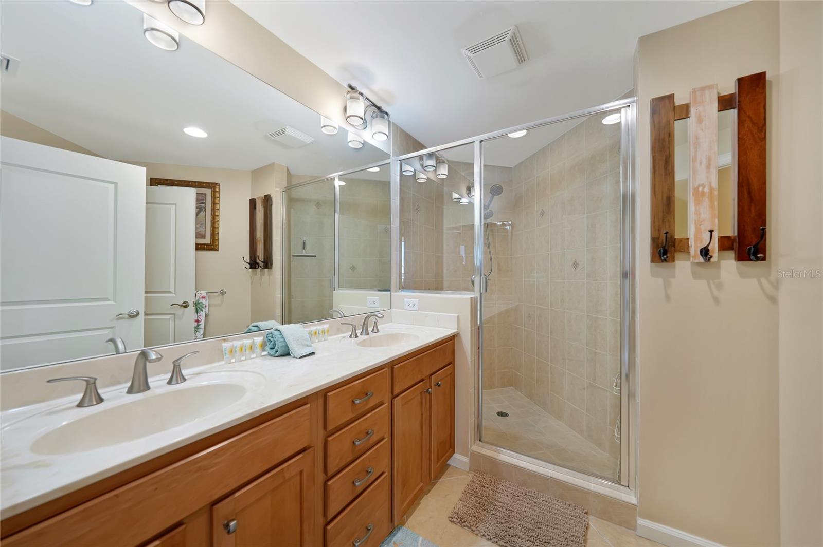 Image 15 of 42 For 5781 Cape Harbour Drive 809