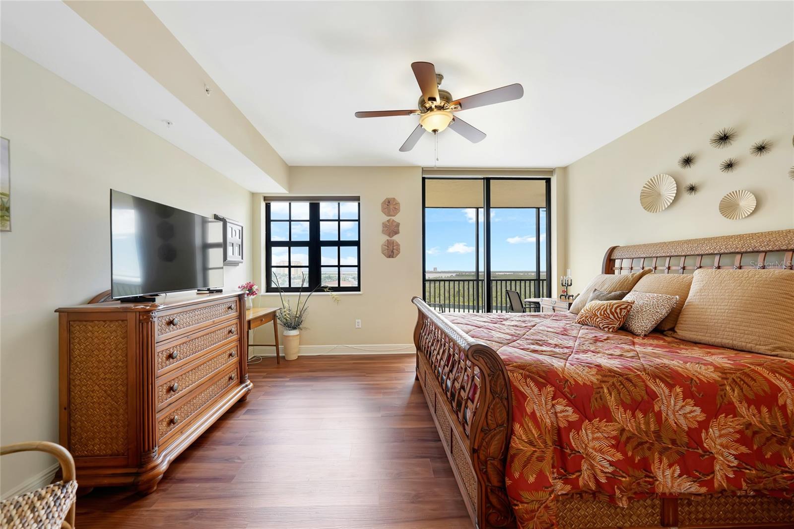 Image 19 of 42 For 5781 Cape Harbour Drive 809