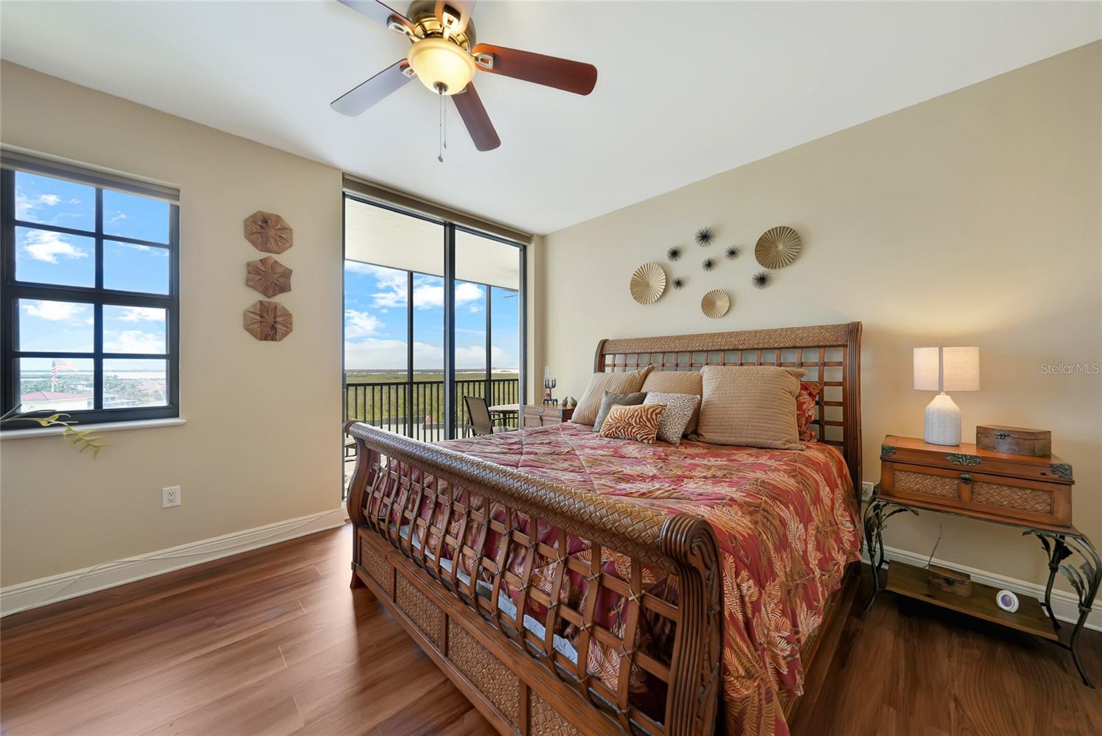 Image 20 of 42 For 5781 Cape Harbour Drive 809