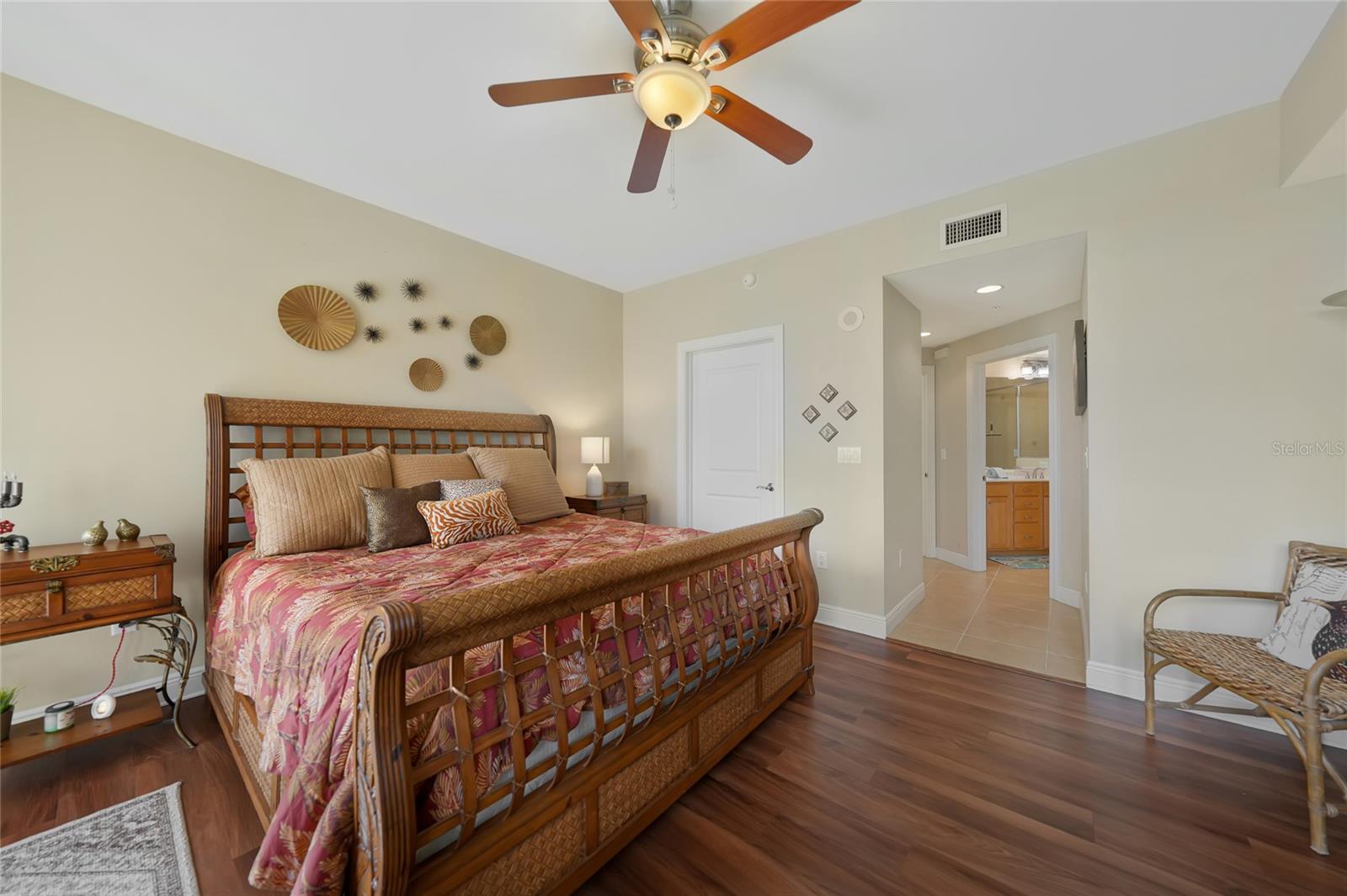 Image 21 of 42 For 5781 Cape Harbour Drive 809