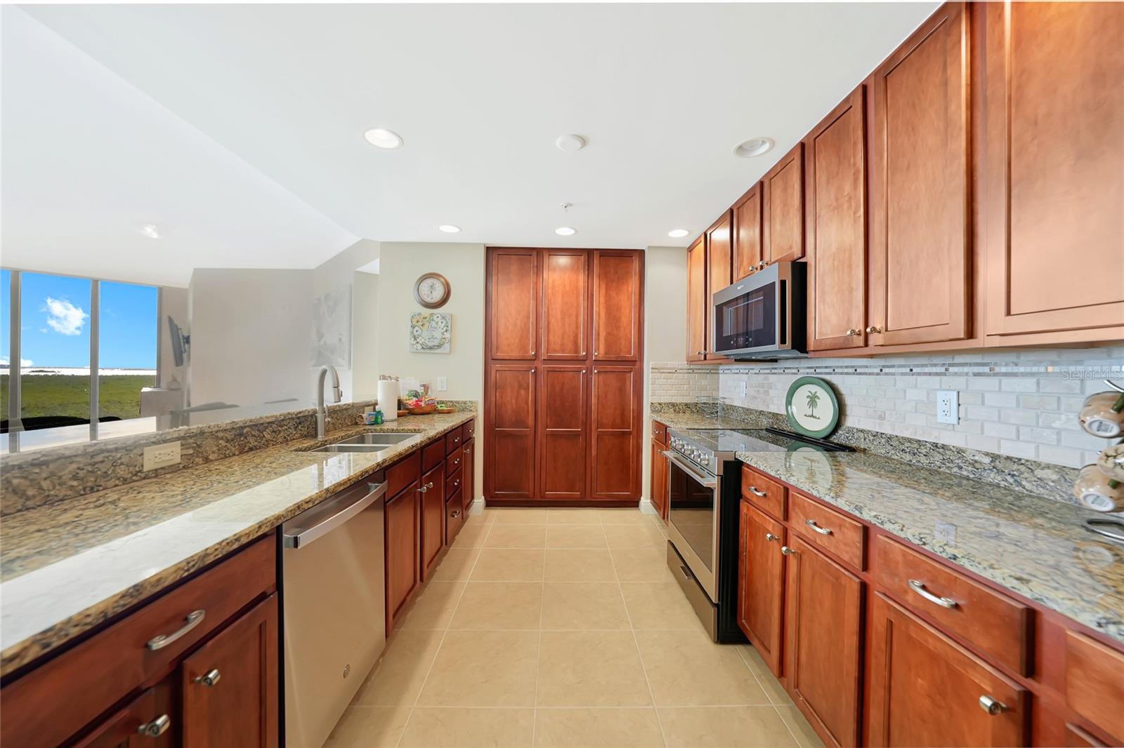 Image 7 of 42 For 5781 Cape Harbour Drive 809