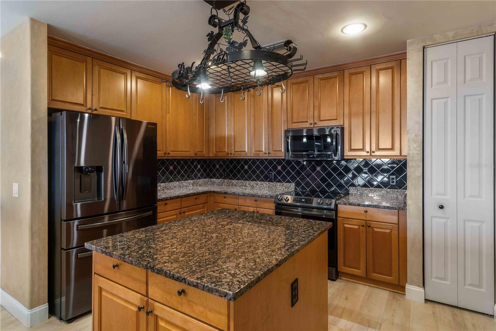 Image 29 of 98 For 87 Vivante Boulevard 403