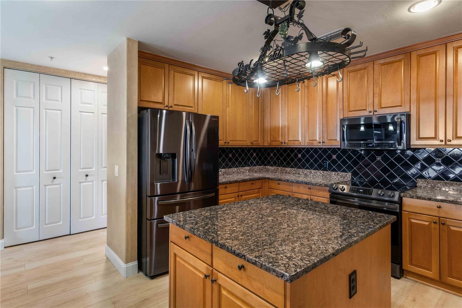 Image 36 of 98 For 87 Vivante Boulevard 403