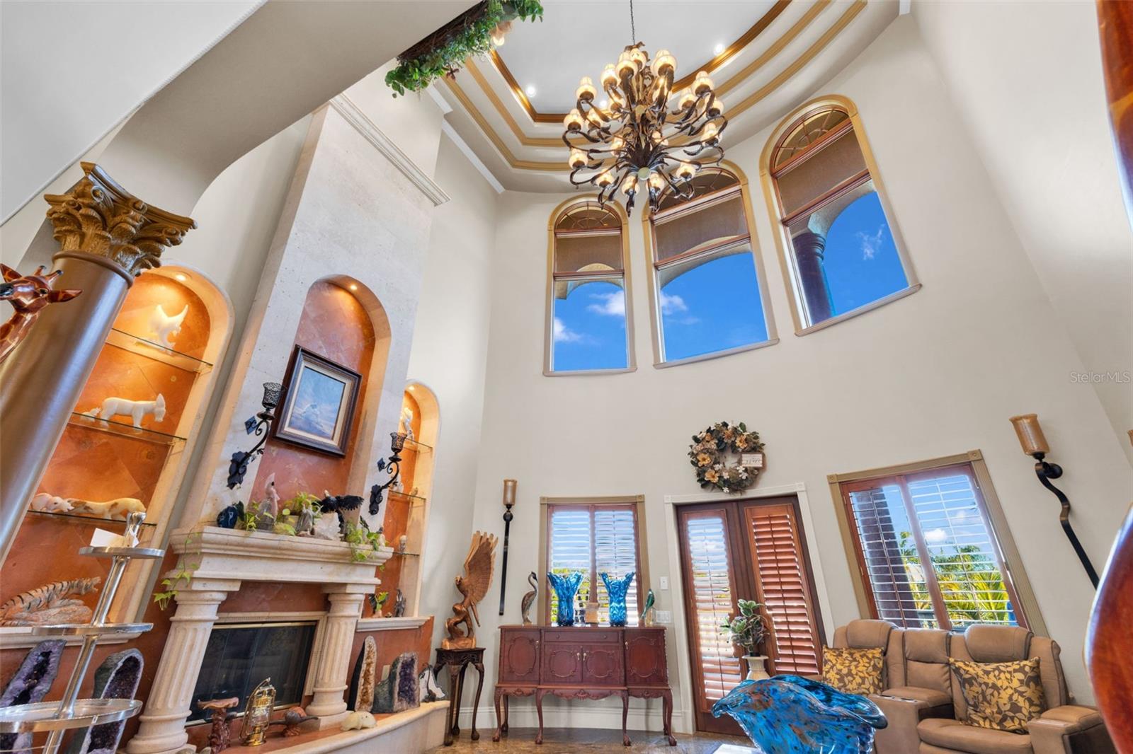 Listing photo id 10 for 15196 Lyneburg Avenue