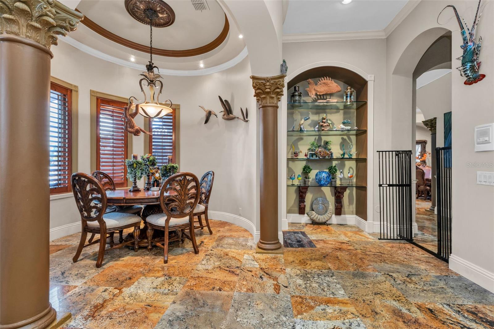 Listing photo id 16 for 15196 Lyneburg Avenue