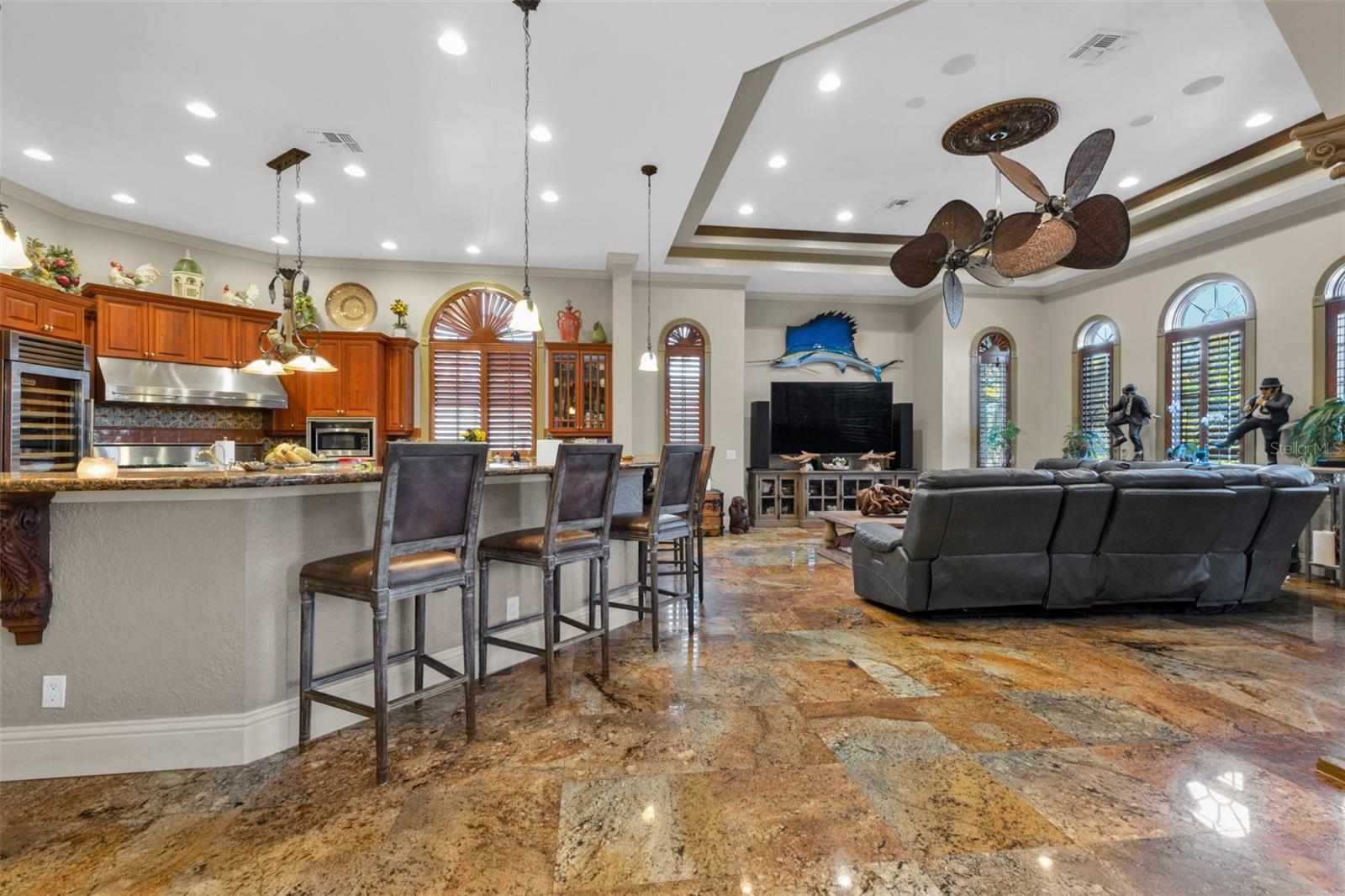 Listing photo id 18 for 15196 Lyneburg Avenue