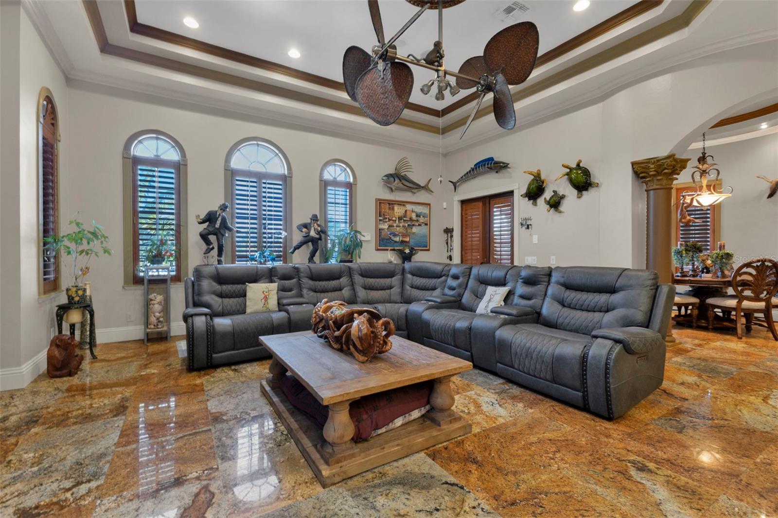 Listing photo id 21 for 15196 Lyneburg Avenue