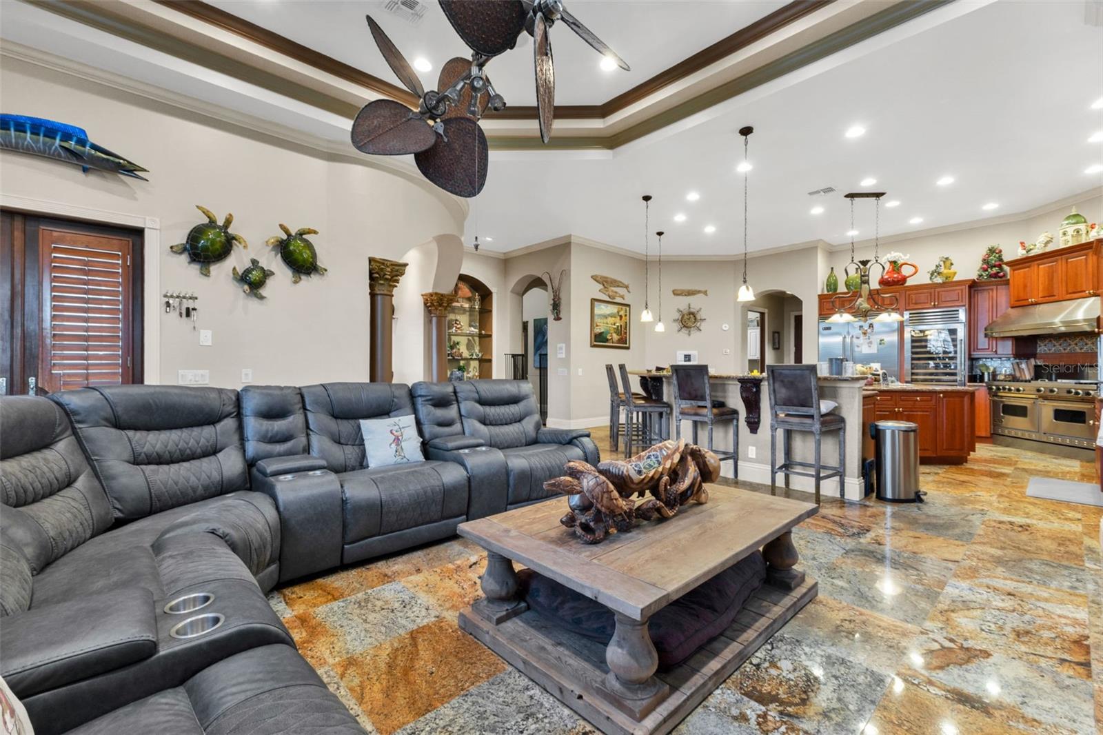 Listing photo id 22 for 15196 Lyneburg Avenue