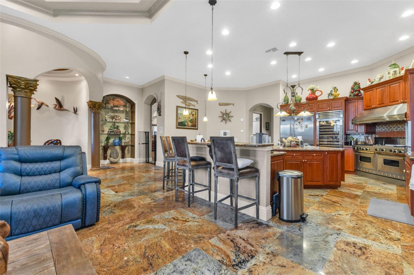 Listing photo id 23 for 15196 Lyneburg Avenue