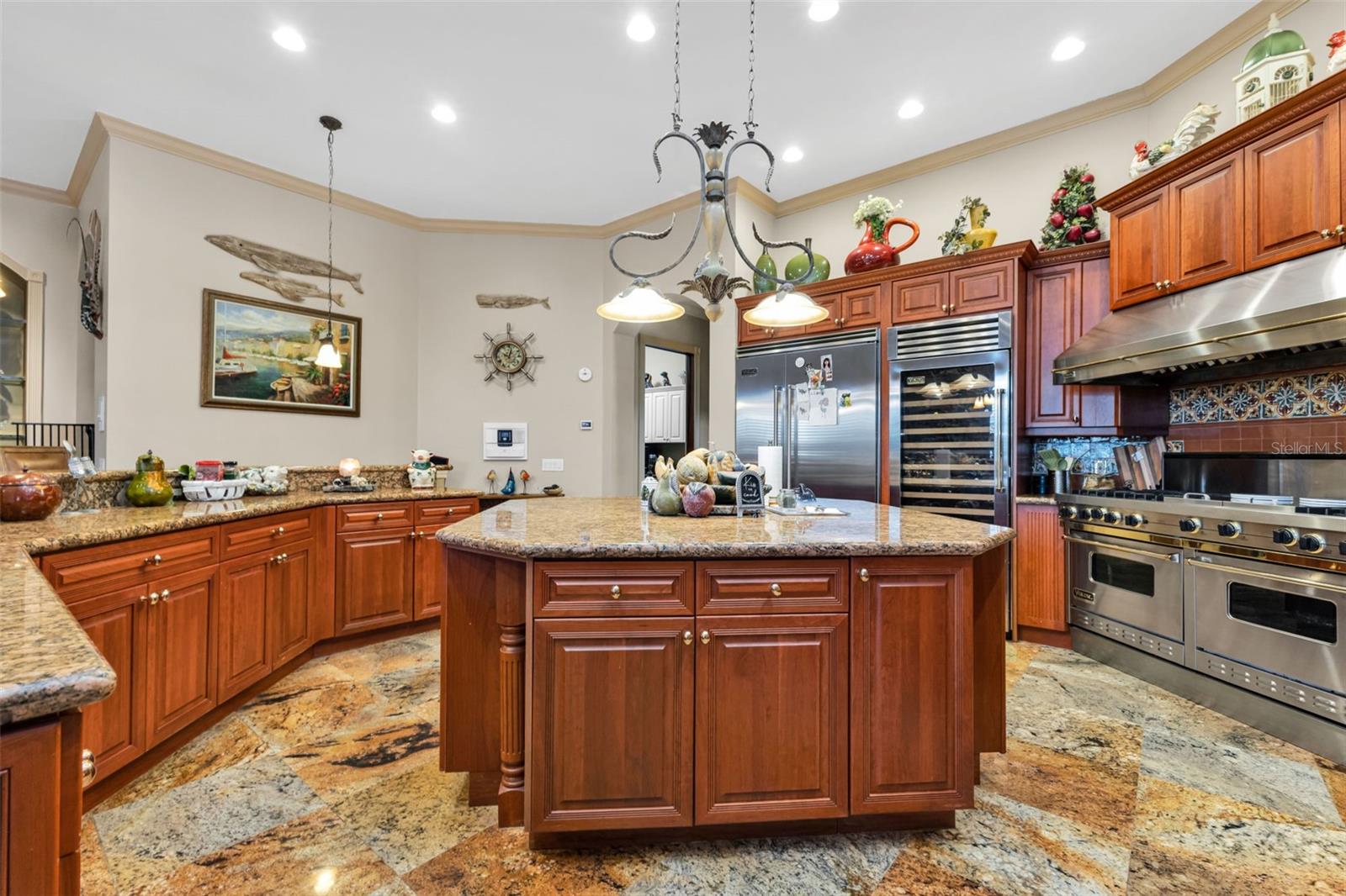 Listing photo id 25 for 15196 Lyneburg Avenue