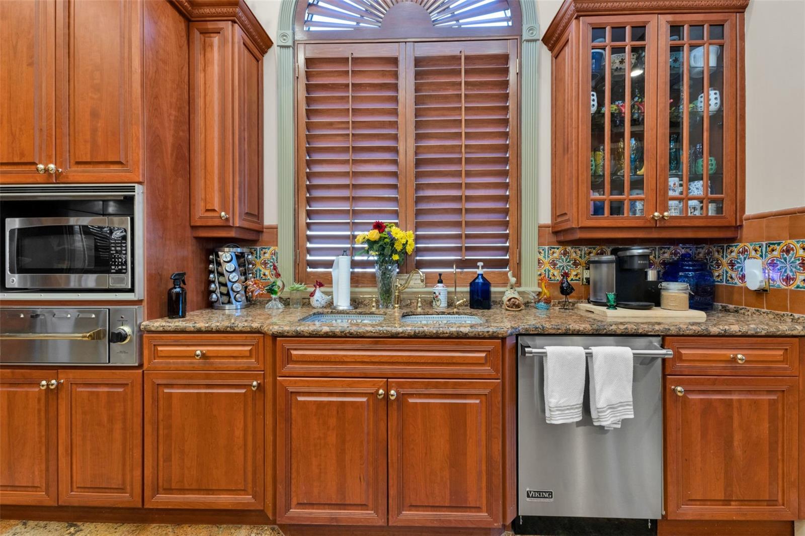 Listing photo id 26 for 15196 Lyneburg Avenue