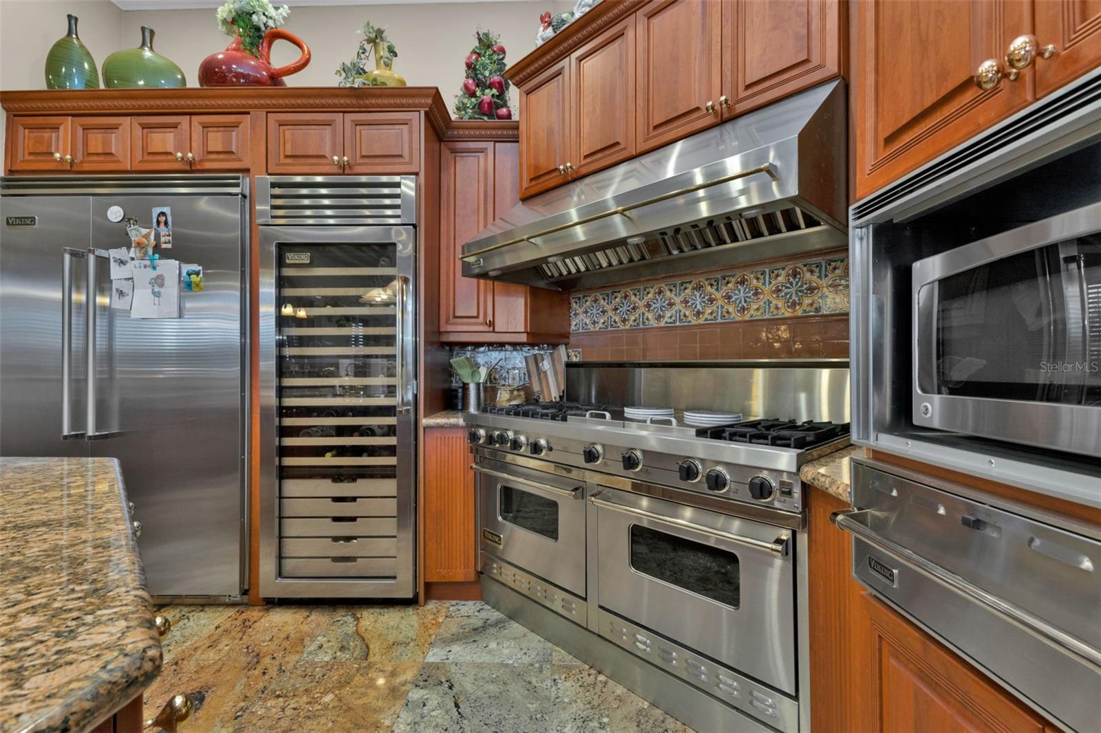 Listing photo id 27 for 15196 Lyneburg Avenue