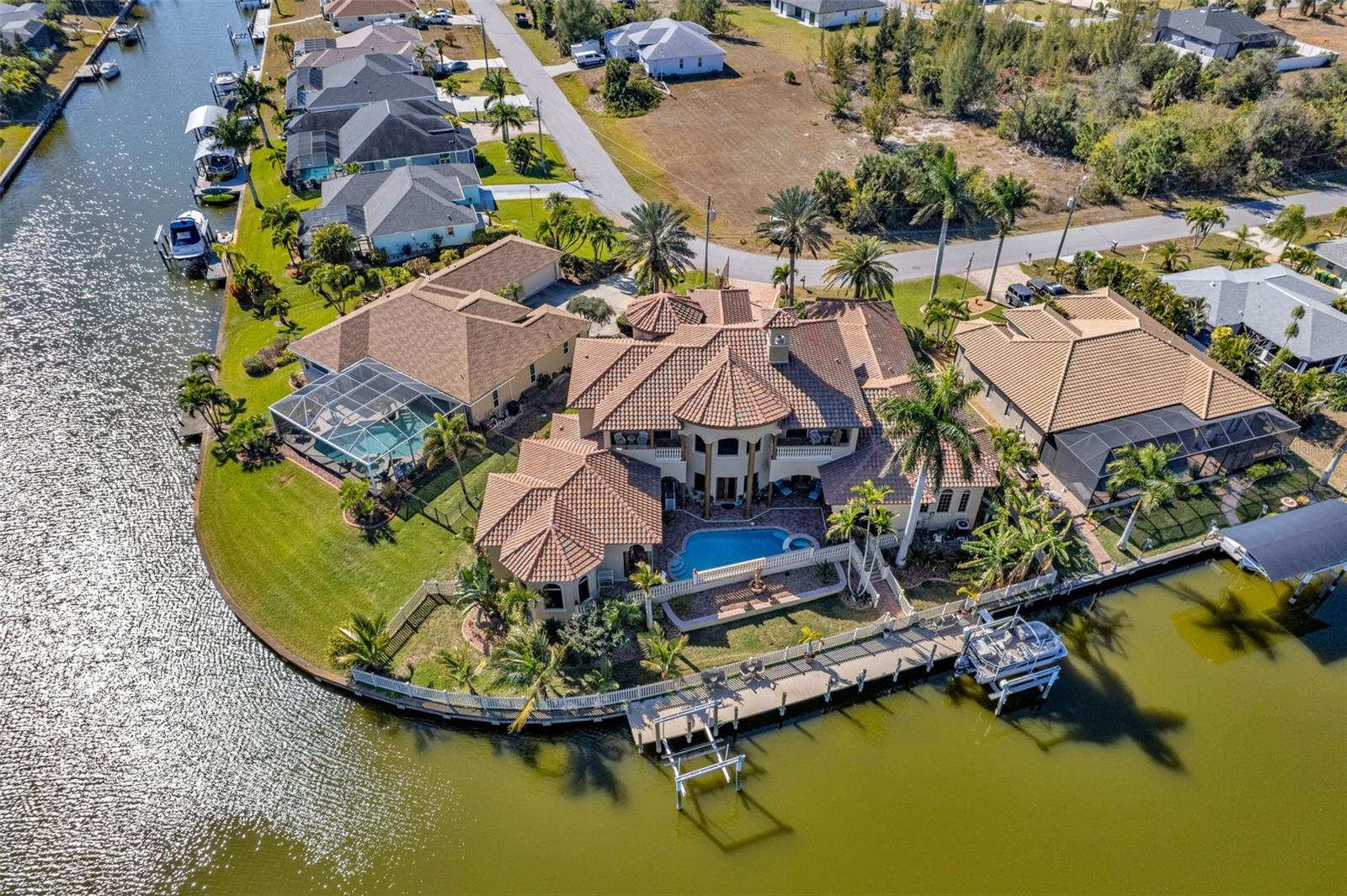 Listing photo id 1 for 15196 Lyneburg Avenue