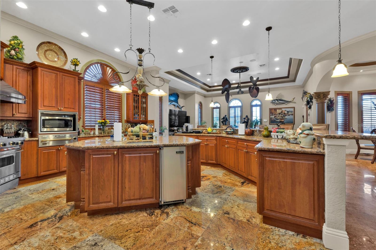 Listing photo id 29 for 15196 Lyneburg Avenue