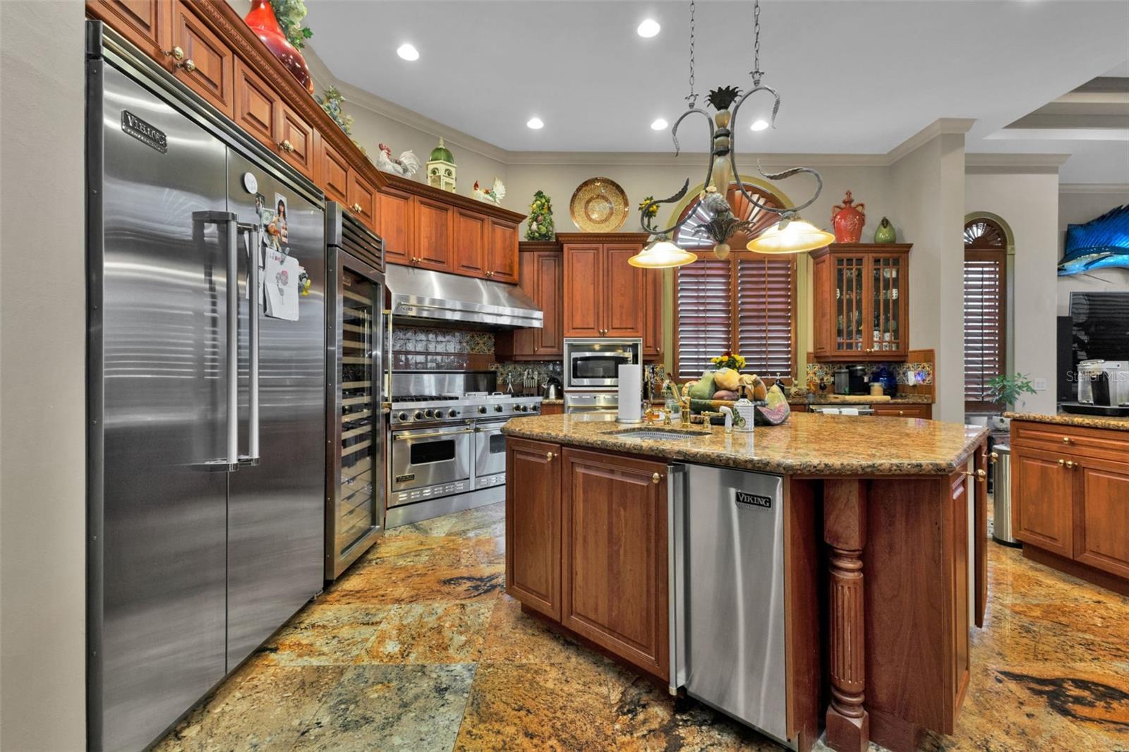 Listing photo id 31 for 15196 Lyneburg Avenue