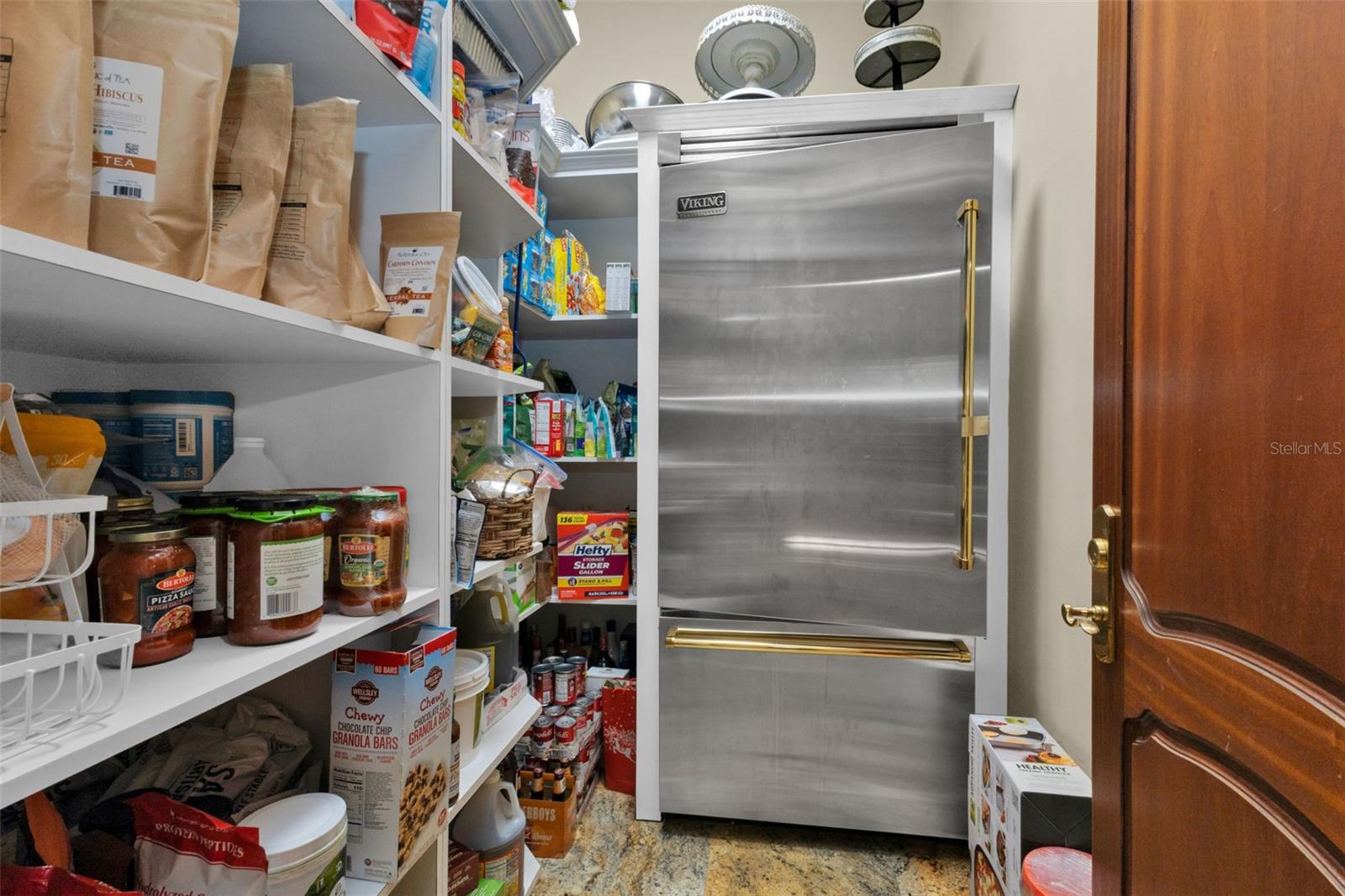 Listing photo id 32 for 15196 Lyneburg Avenue