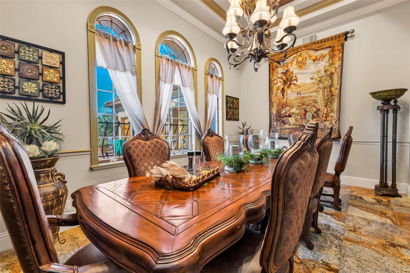 Listing photo id 34 for 15196 Lyneburg Avenue