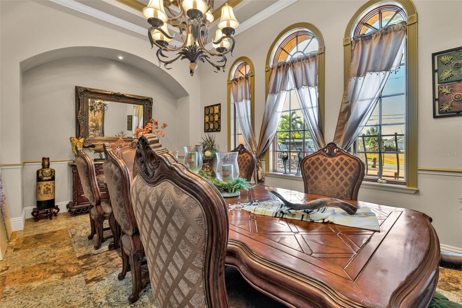 Listing photo id 35 for 15196 Lyneburg Avenue