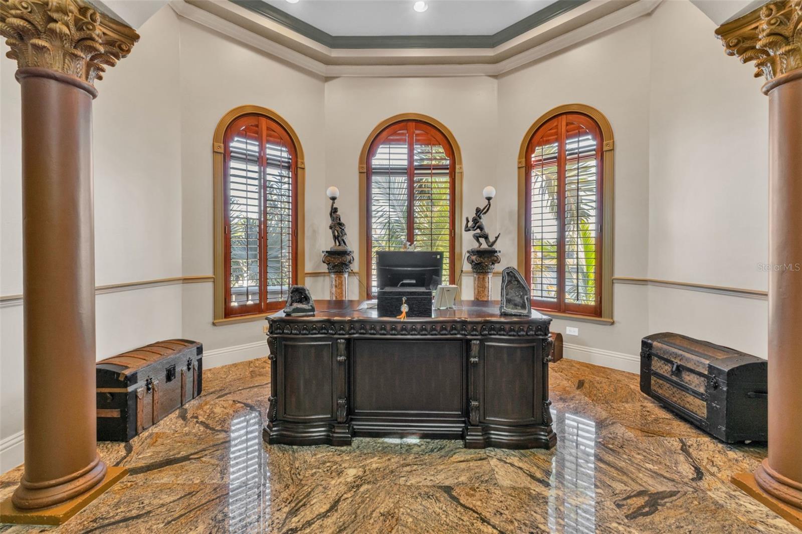 Listing photo id 44 for 15196 Lyneburg Avenue