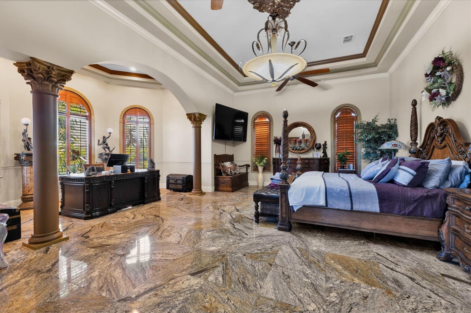 Listing photo id 45 for 15196 Lyneburg Avenue