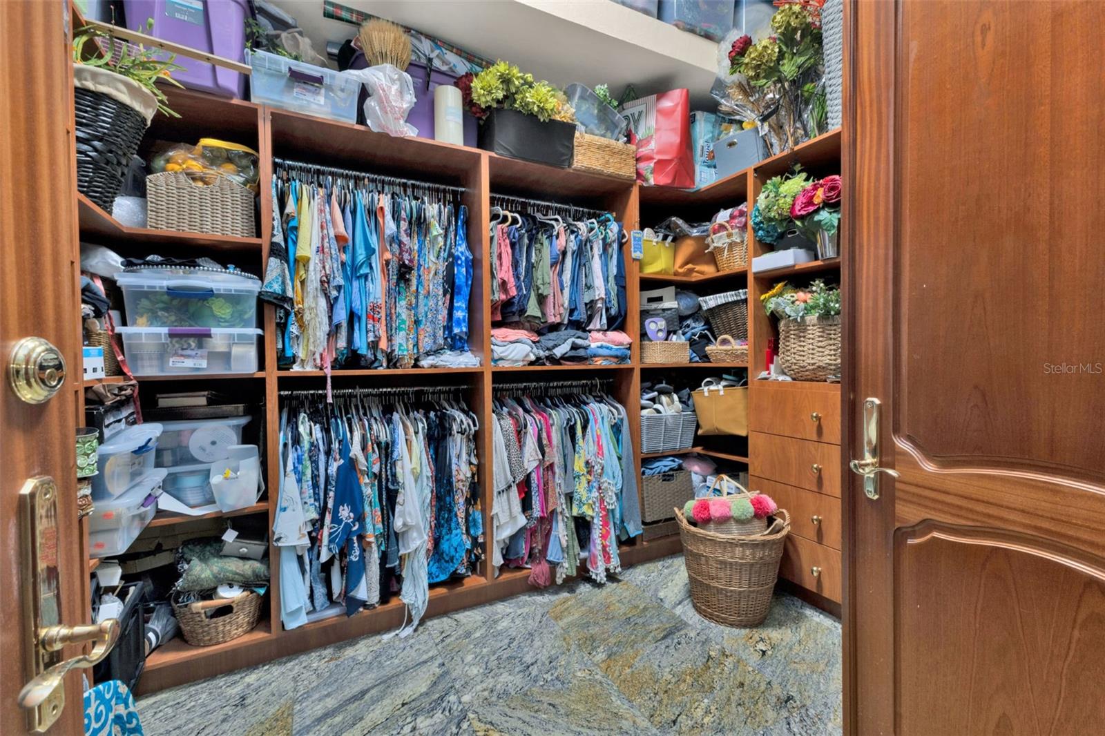 Listing photo id 47 for 15196 Lyneburg Avenue