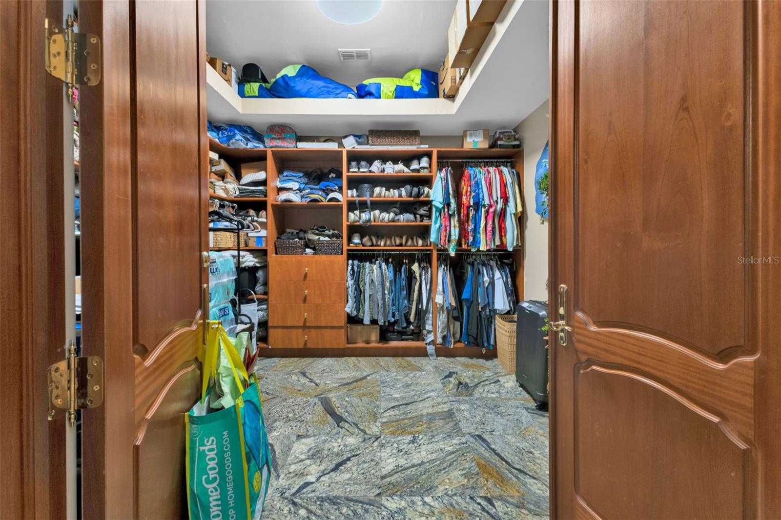 Listing photo id 48 for 15196 Lyneburg Avenue