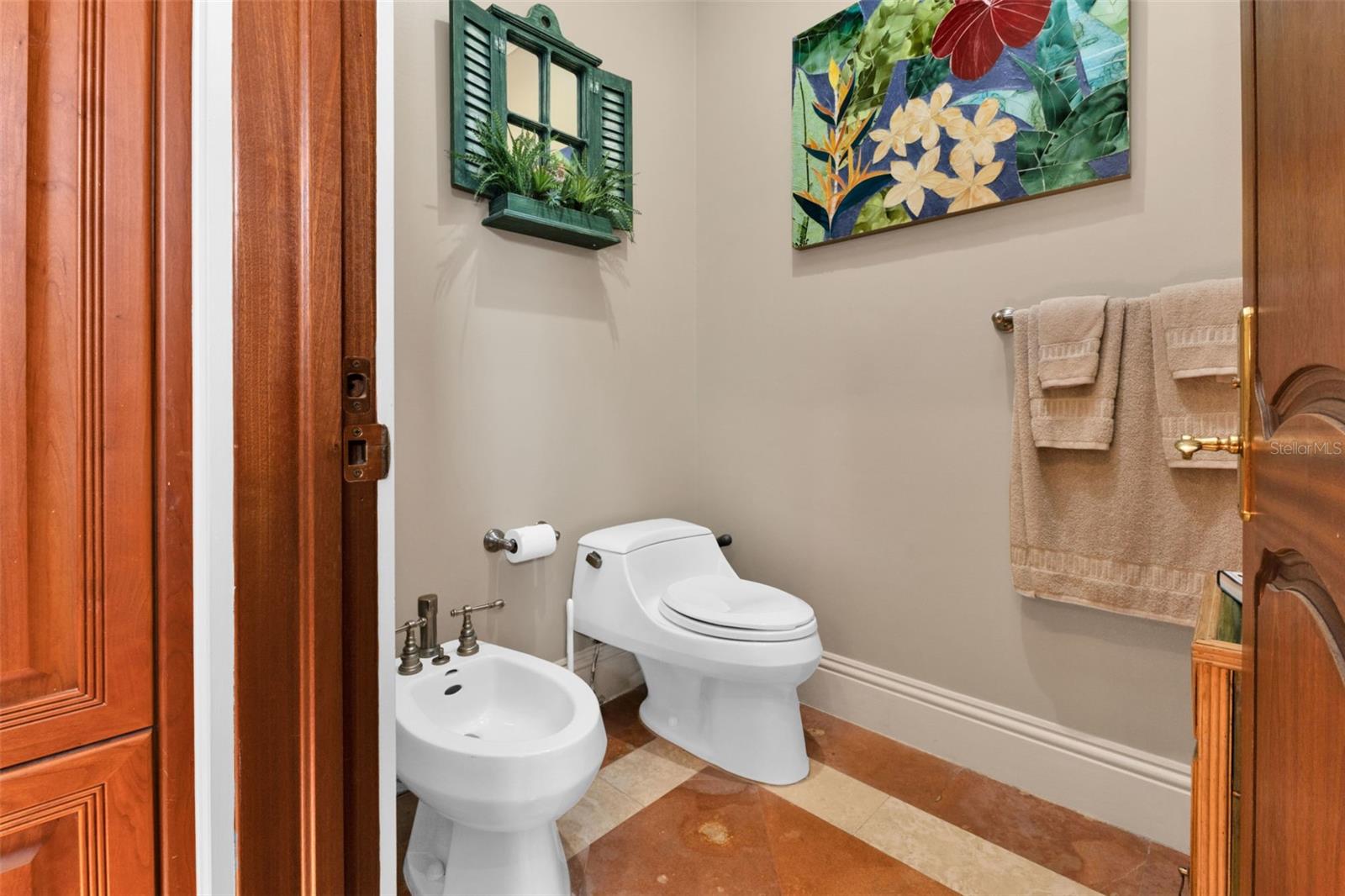 Listing photo id 49 for 15196 Lyneburg Avenue