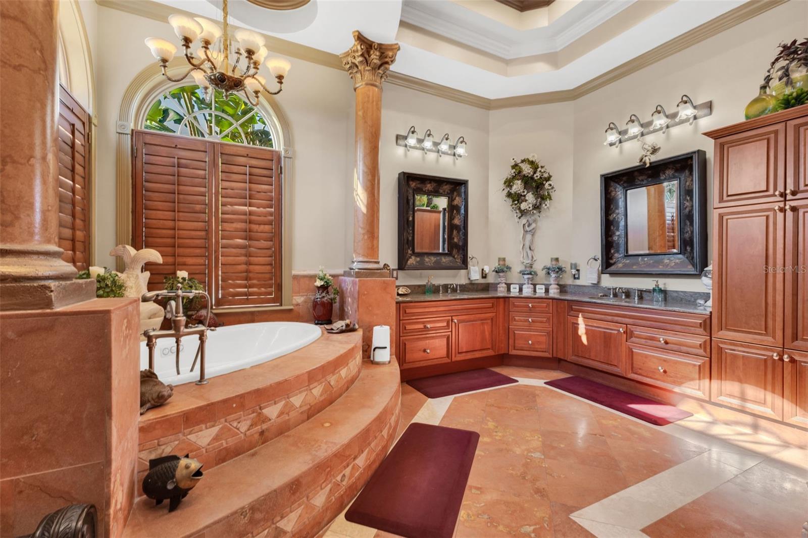 Listing photo id 53 for 15196 Lyneburg Avenue