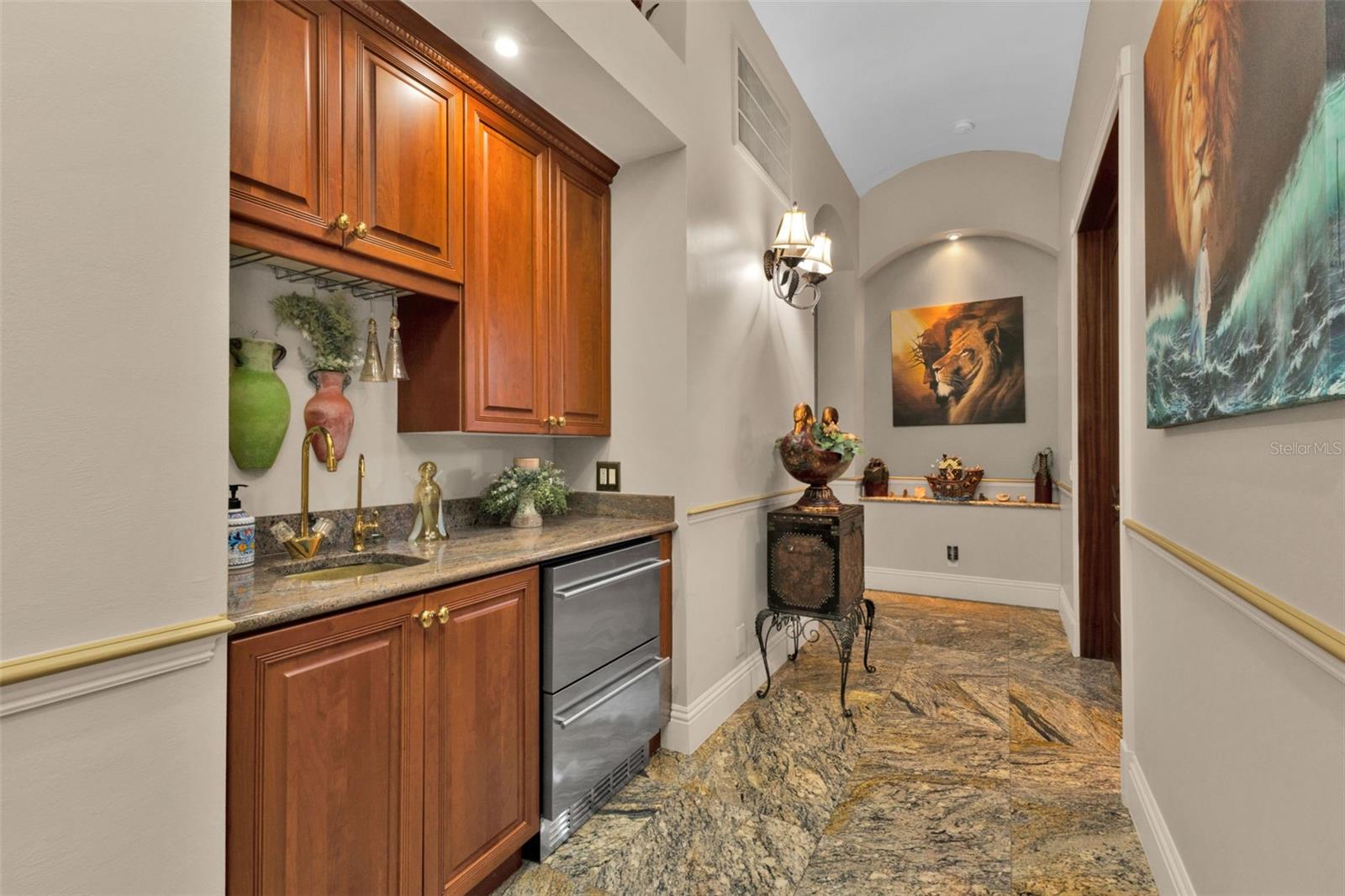 Listing photo id 56 for 15196 Lyneburg Avenue