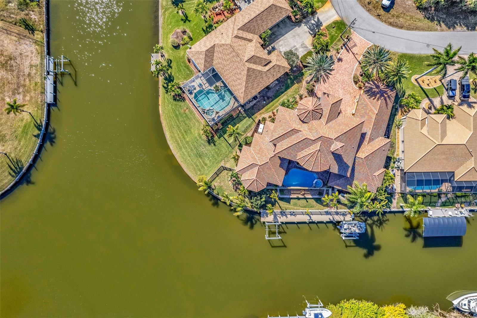 Listing photo id 4 for 15196 Lyneburg Avenue