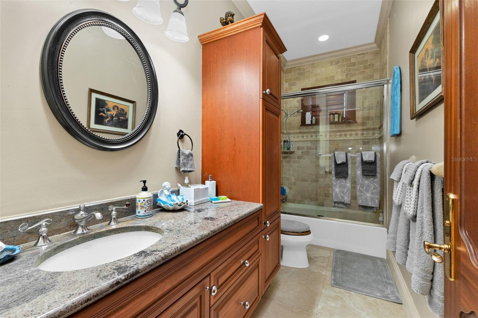 Listing photo id 72 for 15196 Lyneburg Avenue