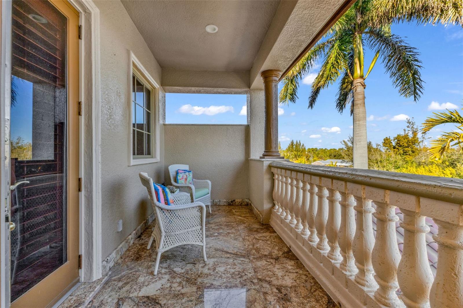 Listing photo id 75 for 15196 Lyneburg Avenue