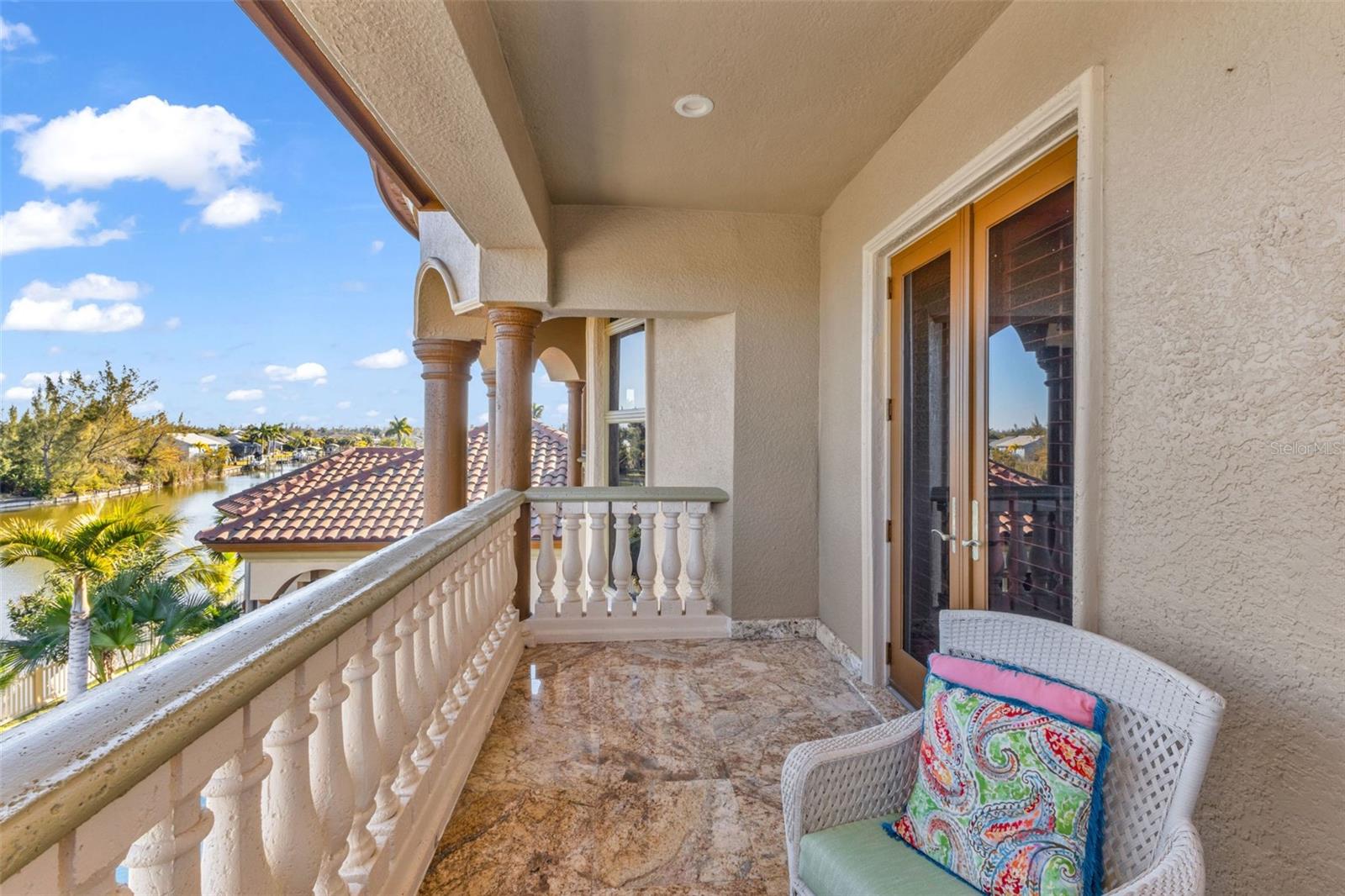 Listing photo id 76 for 15196 Lyneburg Avenue