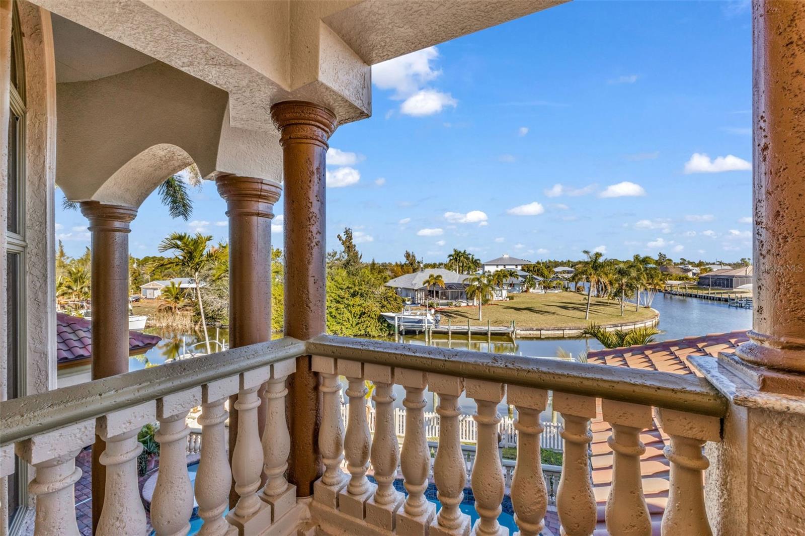 Listing photo id 77 for 15196 Lyneburg Avenue