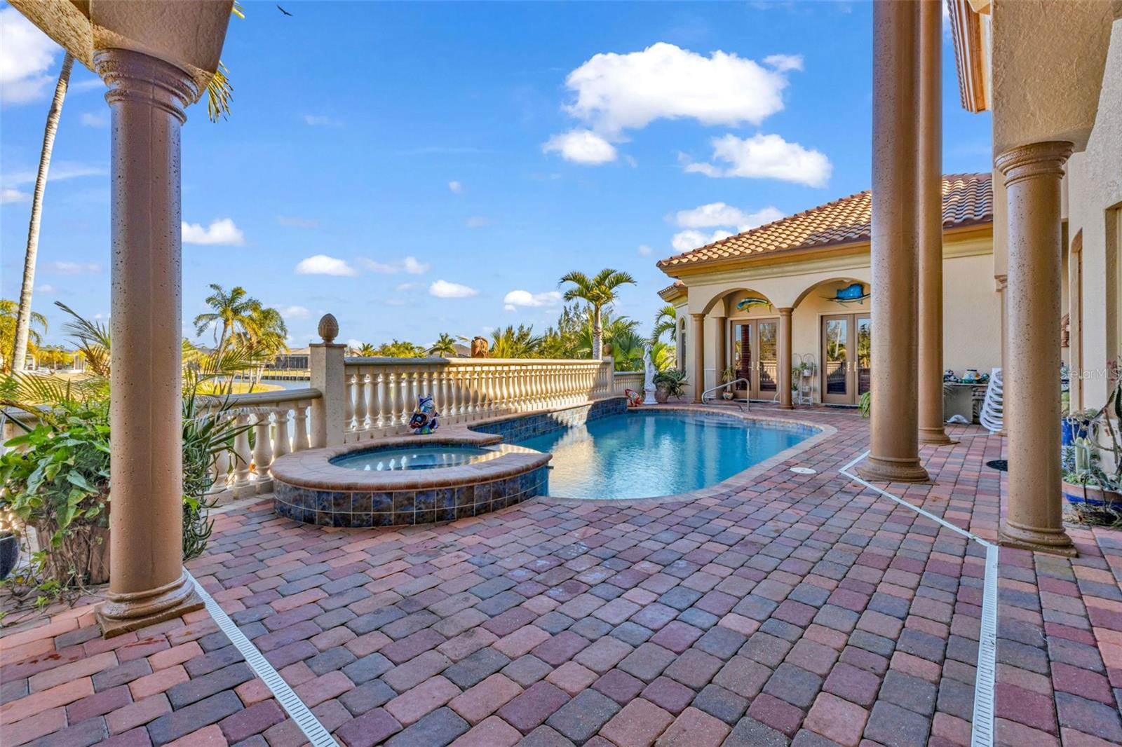 Listing photo id 80 for 15196 Lyneburg Avenue