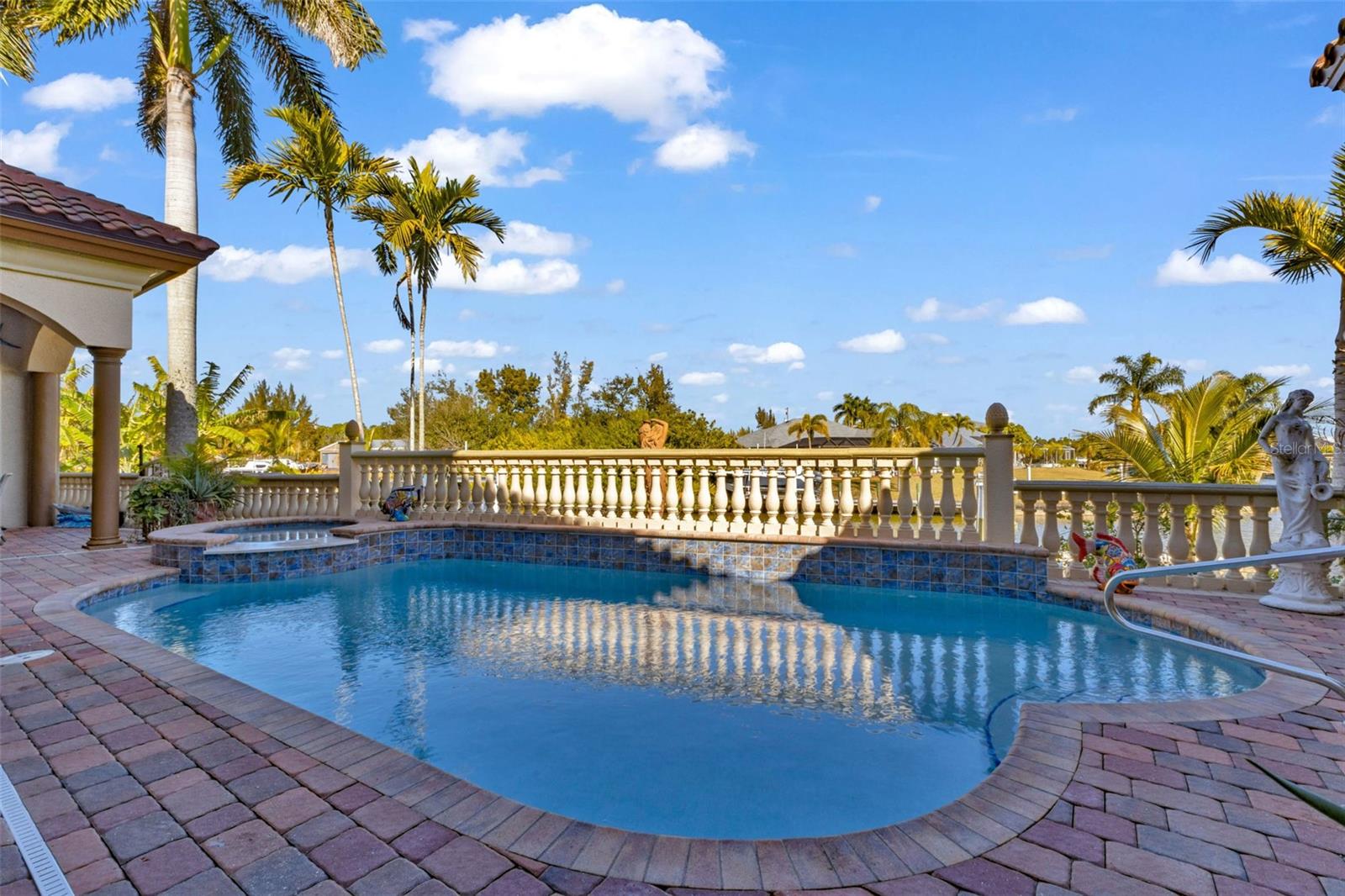 Listing photo id 82 for 15196 Lyneburg Avenue