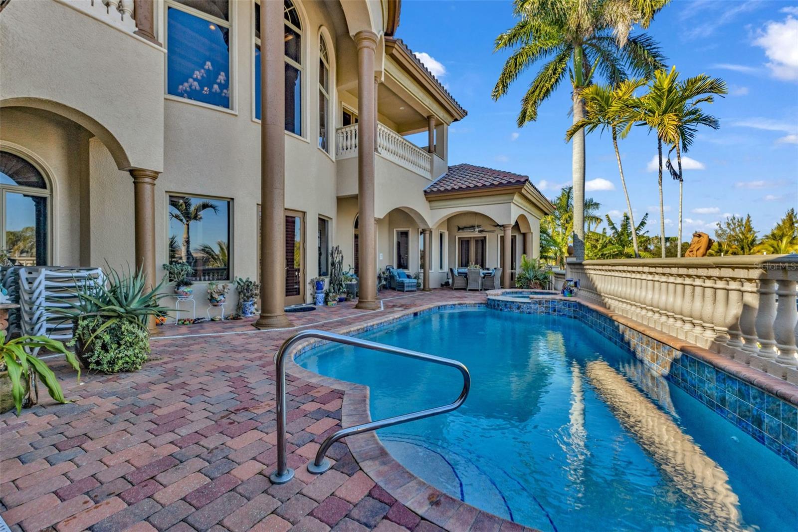 Listing photo id 84 for 15196 Lyneburg Avenue