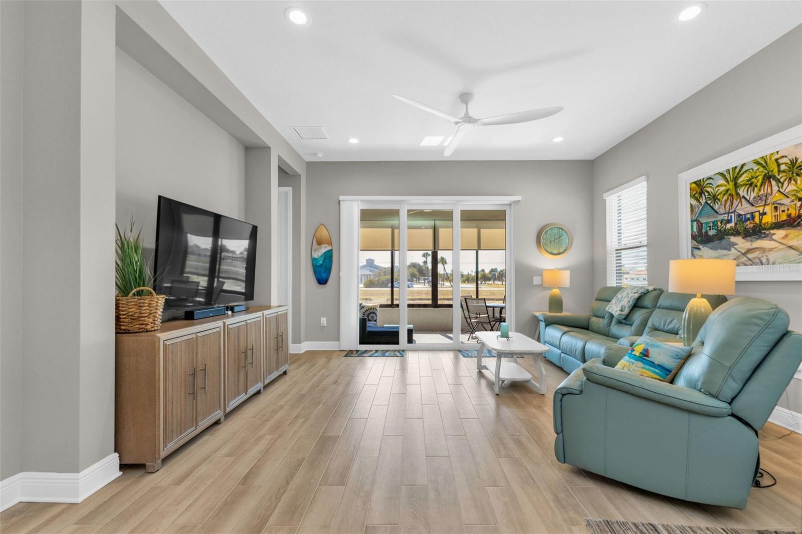 Image 3 of 40 For 24744 Buckingham Way