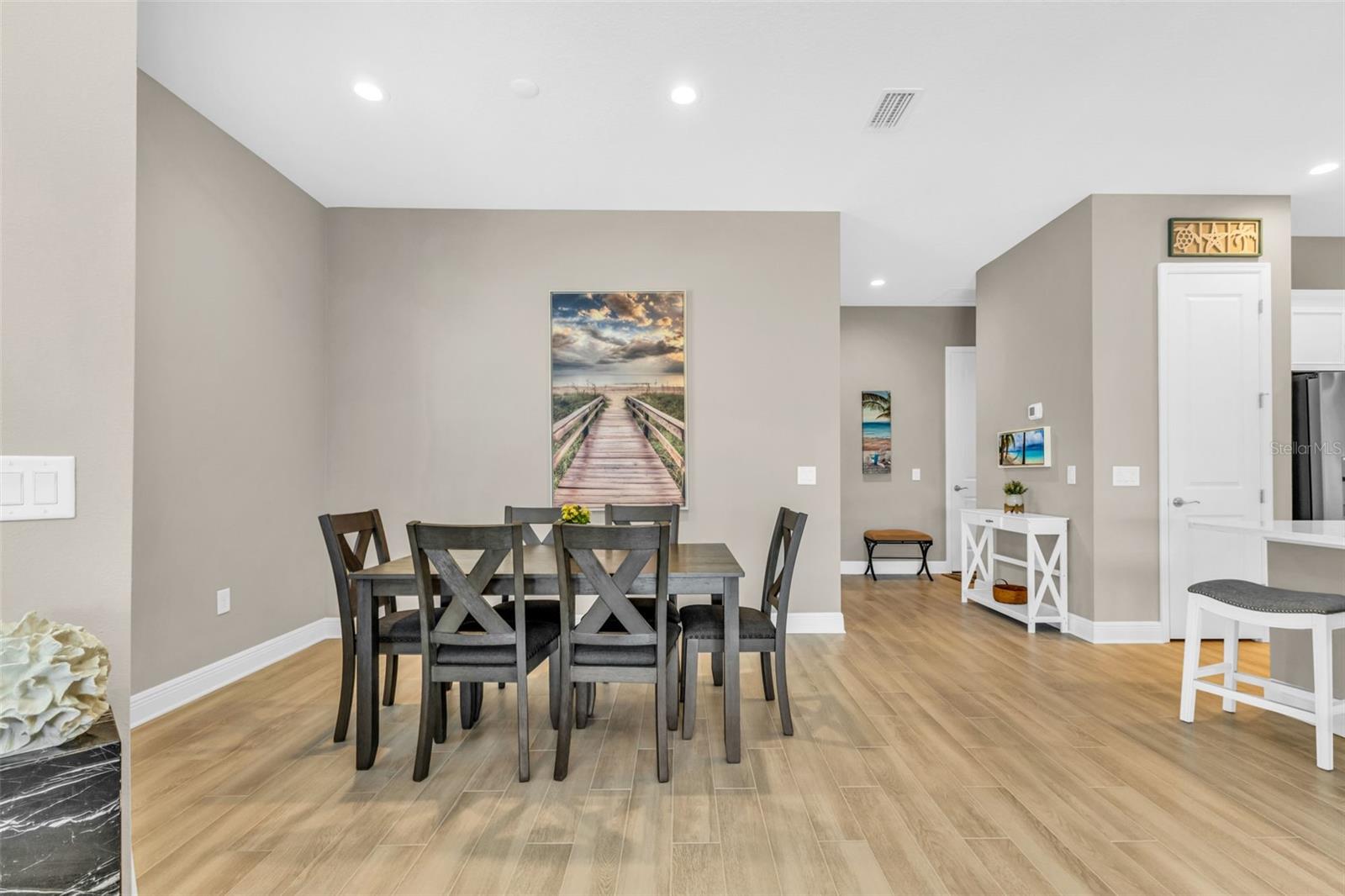 Image 4 of 40 For 24744 Buckingham Way