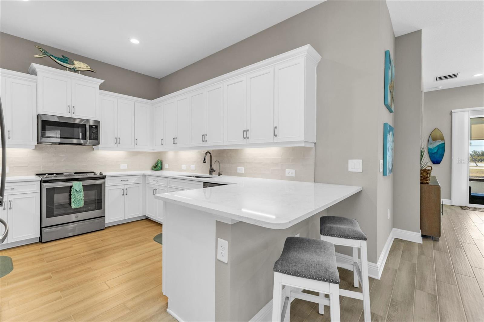 Image 7 of 40 For 24744 Buckingham Way