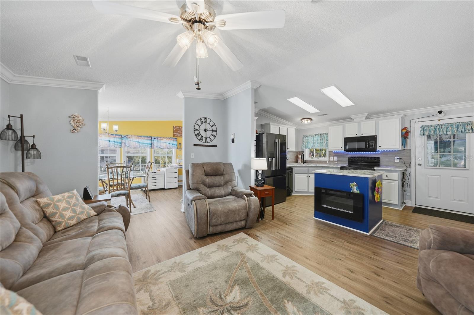 Image 10 of 32 For 10100 Burnt Store Road 63