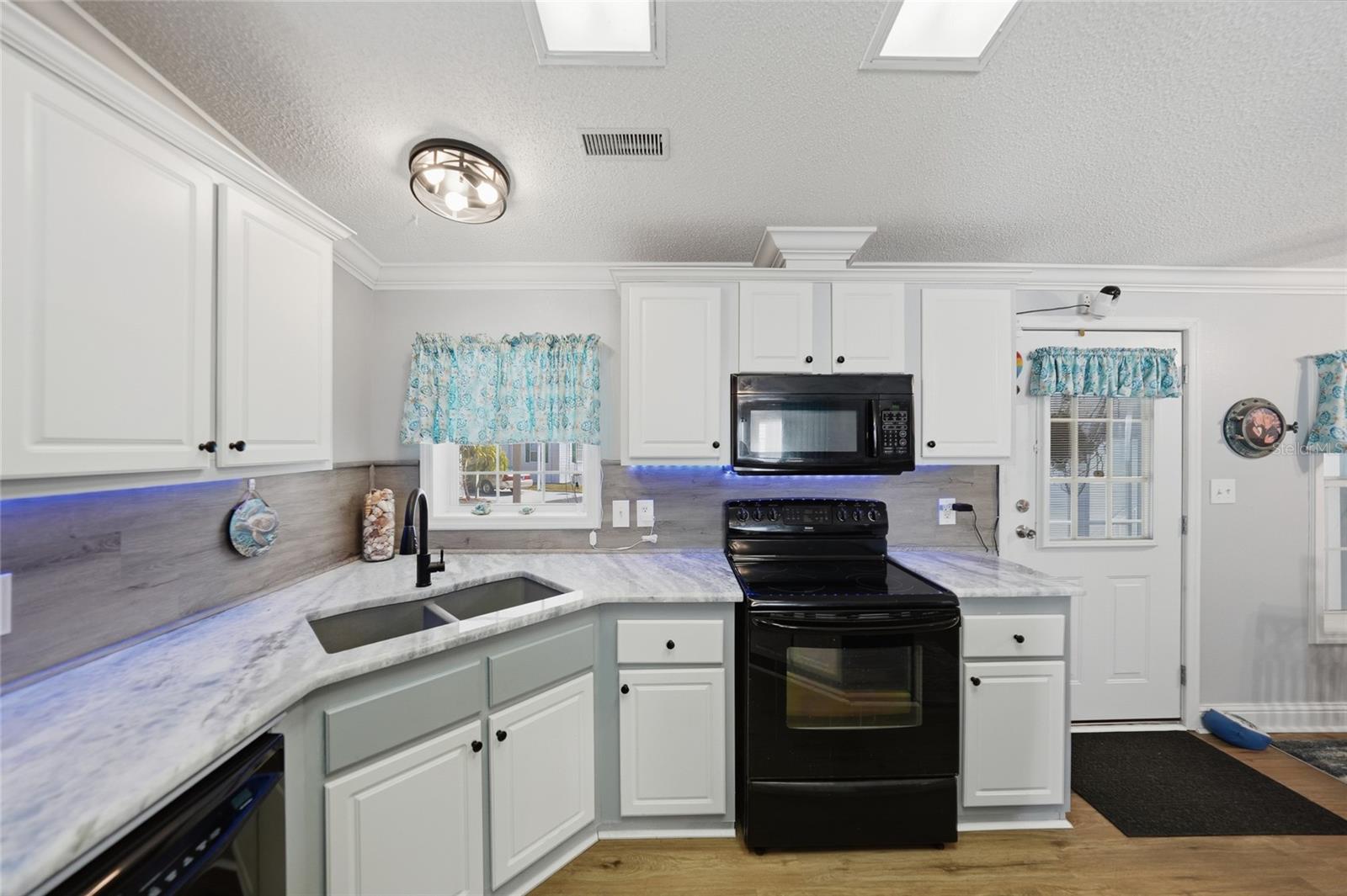 Image 12 of 32 For 10100 Burnt Store Road 63