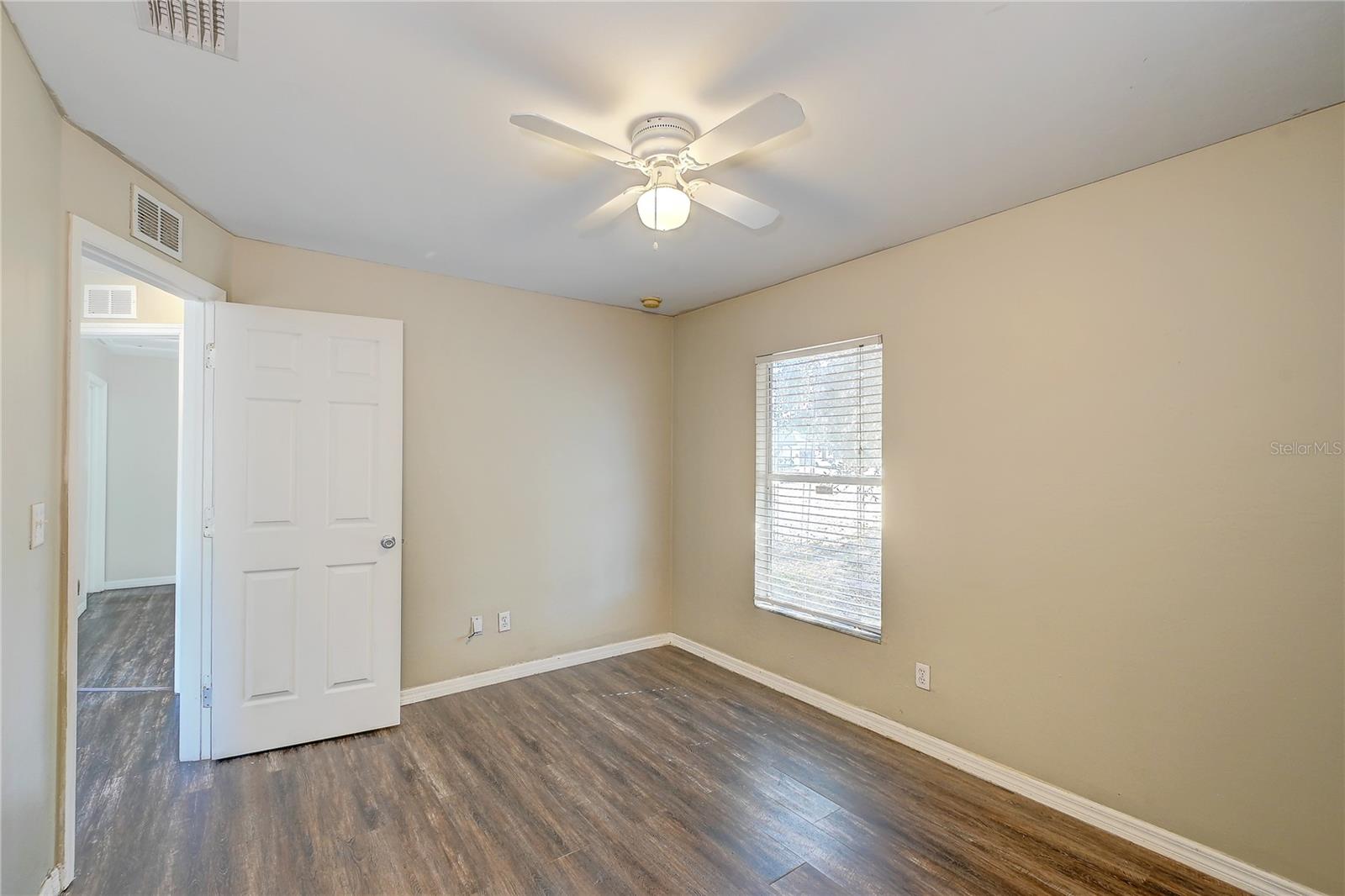 Image 13 of 26 For 1090 Jaguar Boulevard